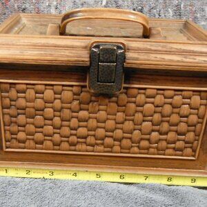 VINTAGE LERNER PLASTIC FAUX WOOD BASKET DESIGN SEWING BASKET NO TOP INSERT